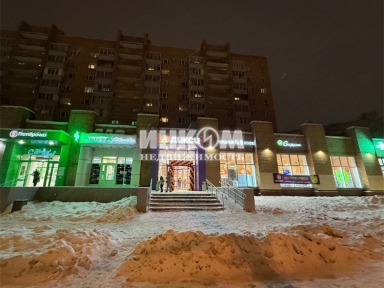 Торговое помещение,  680 м²