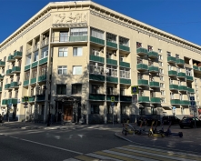 Купить трехкомнатную квартиру в Москве, Спиридоновка ул