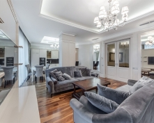 Купить четырехкомнатную квартиру в Москве, Цветной б-р