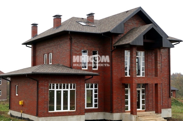 Коттеджный поселок Новая Ильичевка: Дома. Киевское ш., 22 км от МКАД